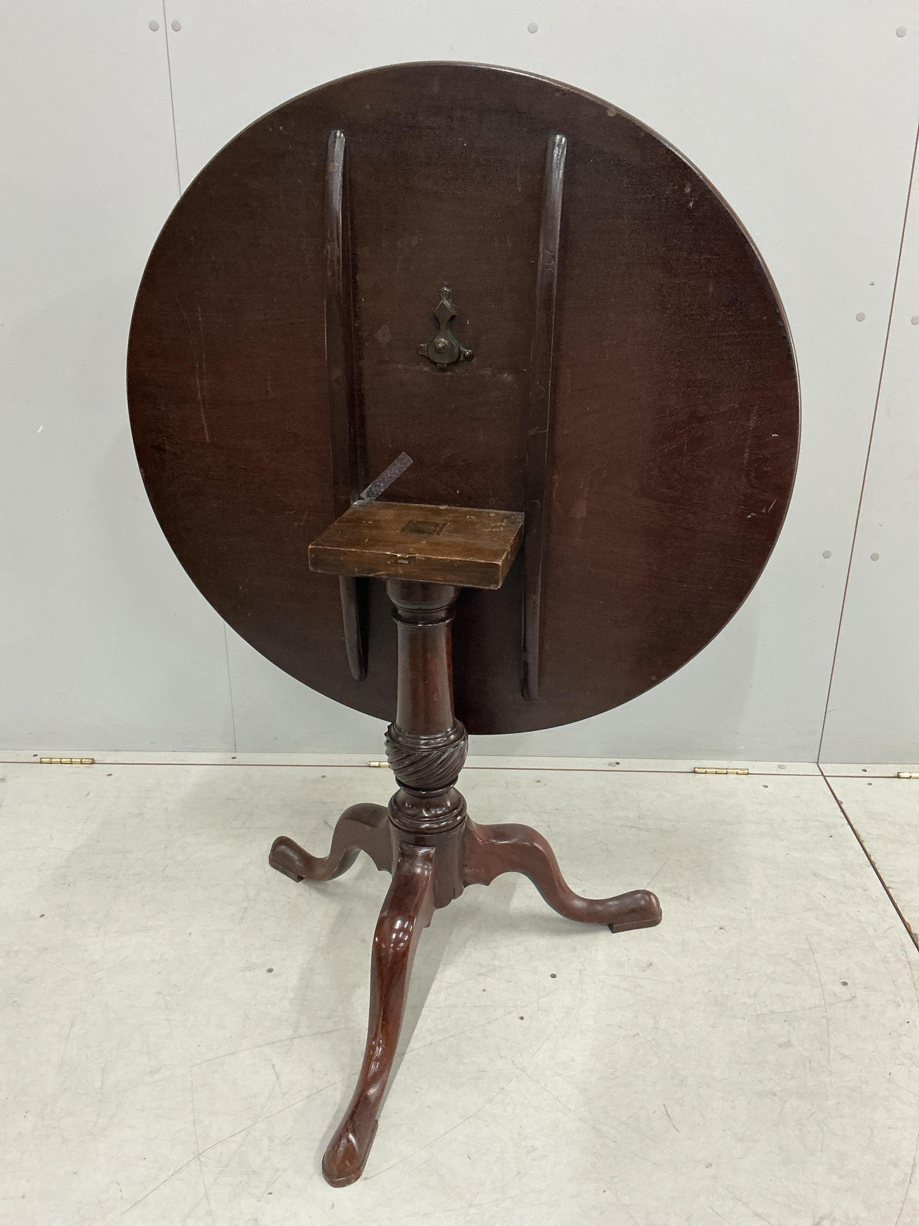A George III circular mahogany tilt top tripod tea table, diameter 91cm, height 72cm